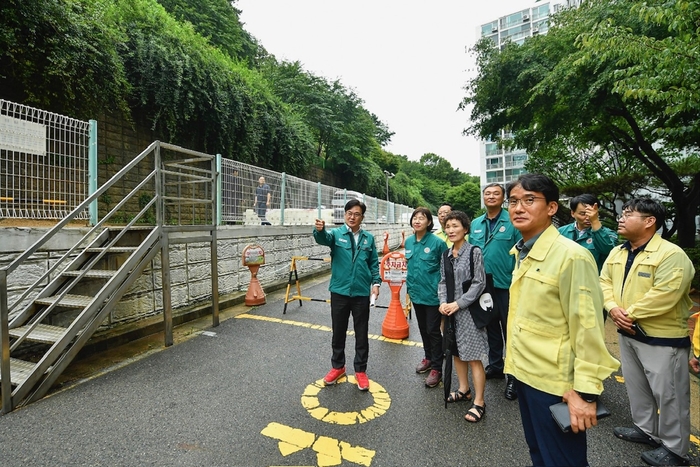 김병수 김포시장 18일 주민대피명령이 내려진 사우동 신안농장마을 방문