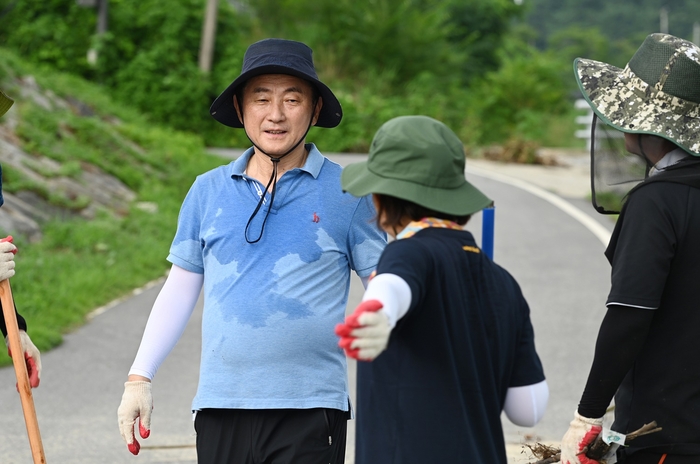 김동근 의정부시장 19~20일 시민과 생태하천 수해복구 진행