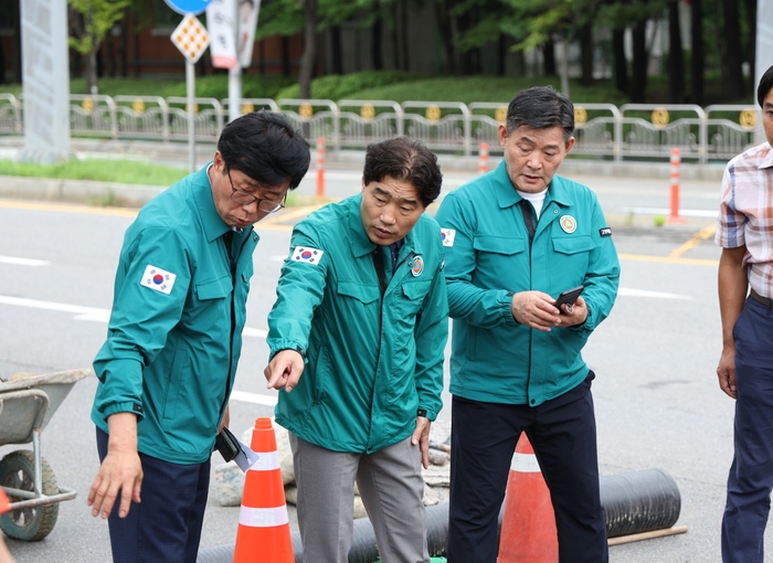 김운남 고양특례시의장 23일 대화동 땅꺼짐 현장 확인