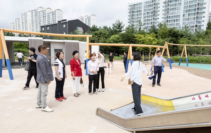 안산시의회 의원연구단체인 '안산어울림' 24일 인근 도시 우수놀이터 벤치마킹