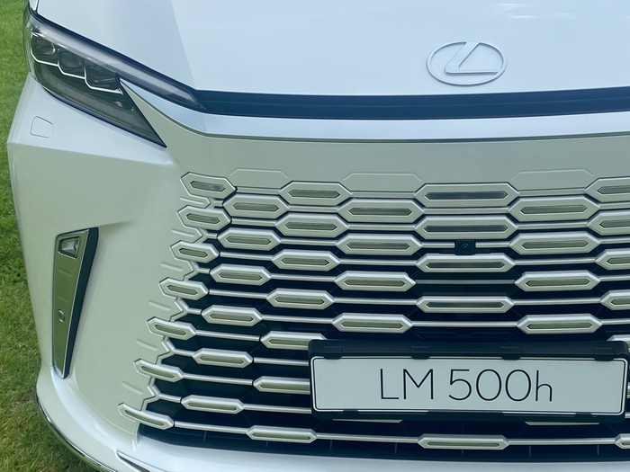 렉서스 LM 500h. 사진=이찬우 기자