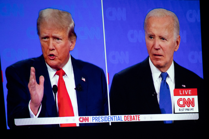 미국 도널드 트럼프 전 대통령(왼쪽)과 조 바이든 대통령 대선 TV 토론.로이터.연합뉴스