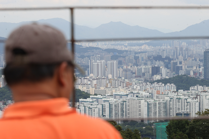 서울 남산에서 바라본 시내 아파트 모습(사진=연합)