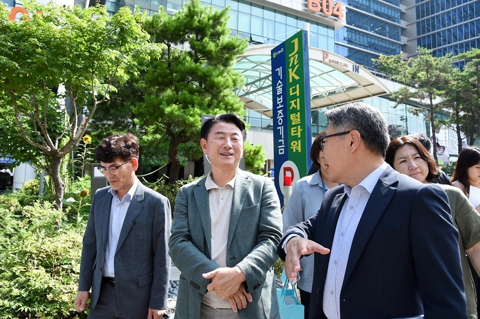 김동근 의정부시장 용현산단 구조고도화 위해 서울 가산디지털산단 방문