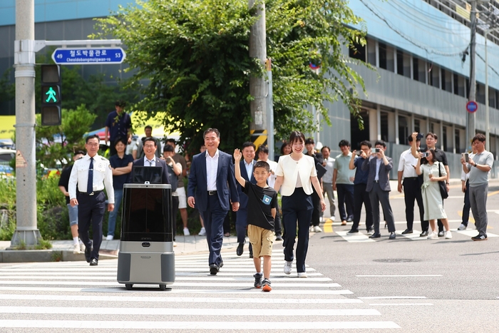 의왕시-경찰청-한국도로교통공단-현대차-기아로보틱스랩 9일 실외이동로봇 운행 시연회 실시