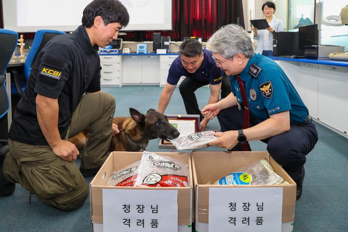 폭염 속 6일 만에 실종 치매노인 구조... 부산경찰청 체취증거견 '야크'