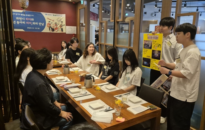 신계용 과천시장 10일 청소년수련관 동아리연합회 단원들과 '짜장면 타임' 마련