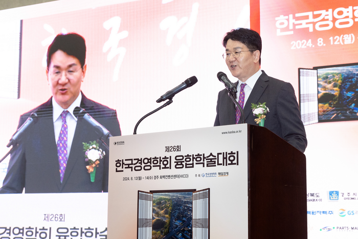 '제39회 2024년 대한민국 경영자 대상'을 수상한 조원태 한진그룹 회장이 발언하는 모습. 사진=한진그룹 제공