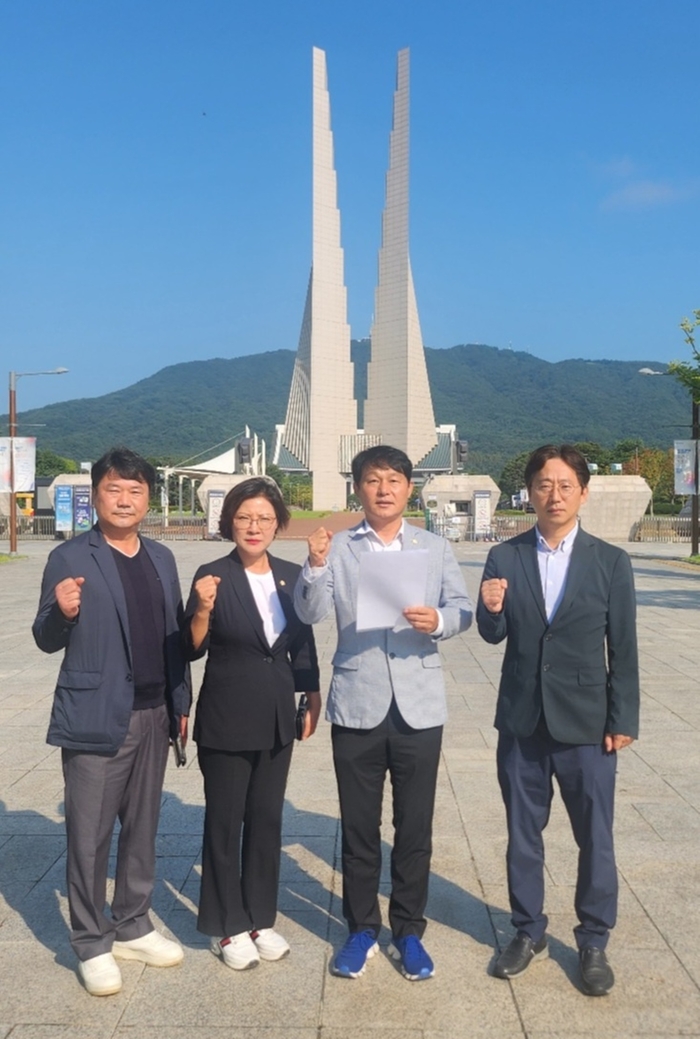 하남시의회 더불어민주당 14일 천안 독립기념관 앞에서 '윤석열 정부 친일행보와 역사왜곡 강력 규탄' 성명 발표