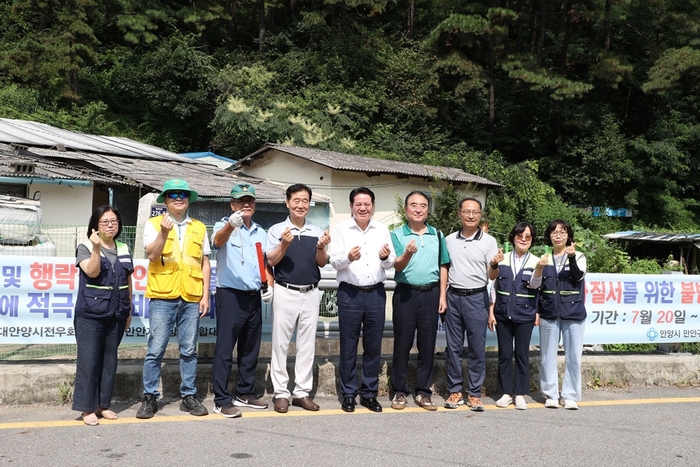 최대호 안양시장 17일 행락지 교통질서 계도 안양시새마을회 현장격려