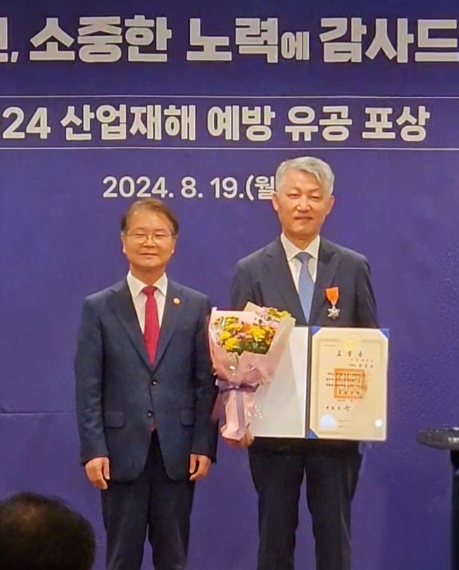 길병원 직업환경의학과 강성규 교수(오른쪽)