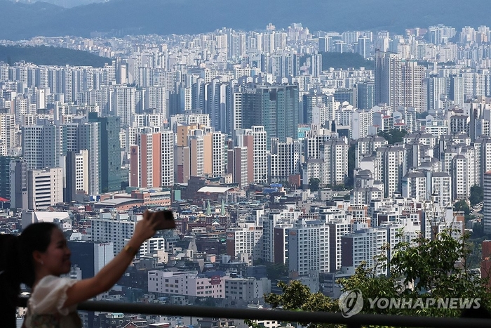 서울 시내에 있는 아파트 전경.