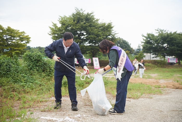 강수현 양주시장 6일 '양주시 나리농원 개장기념 대청소' 참석