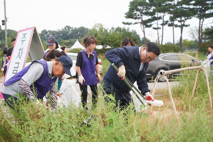 강수현 양주시장 6일 '양주시 나리농원 개장기념 대청소' 참석