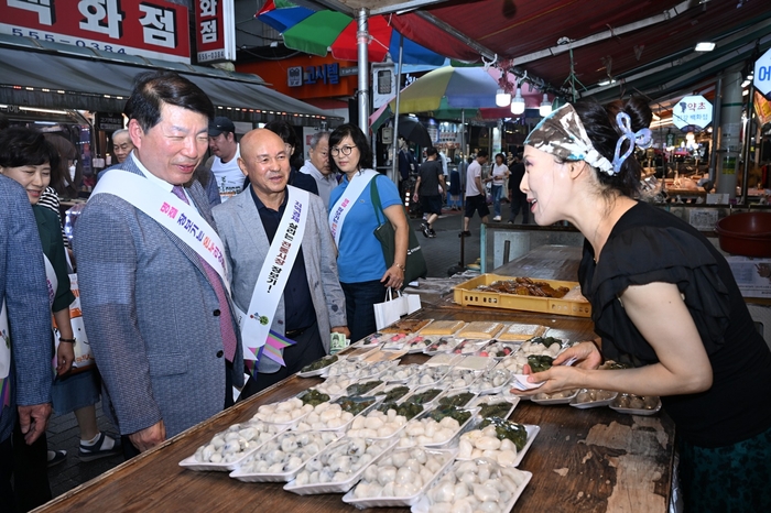 백경현 구리시장 13일 구리전통시장에서 장보고 추석물가 점검