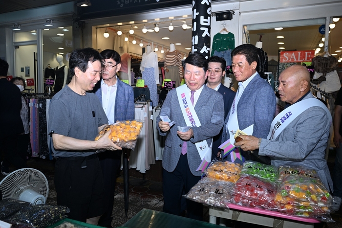 백경현 구리시장 13일 구리전통시장에서 장보고 추석물가 점검