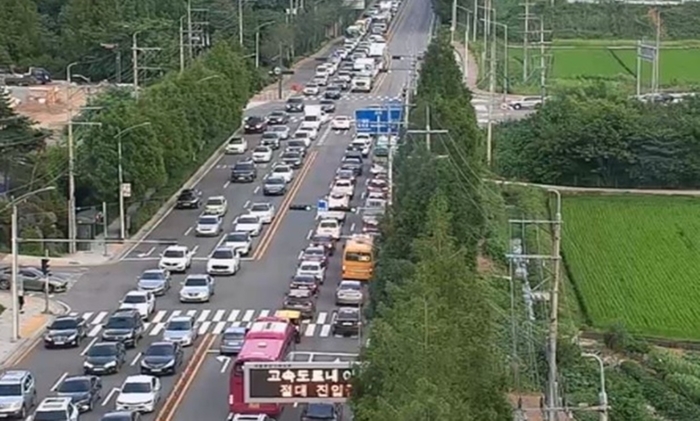 파주시 서울∼문산 고속도로 '금촌 나들목(IC) 진입로 확장 전