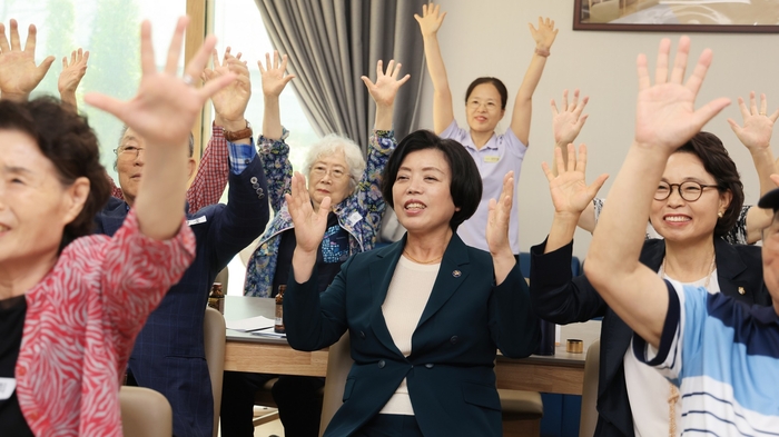 신계용 과천시장 26일 '실버인지놀이 교실' 응원방문