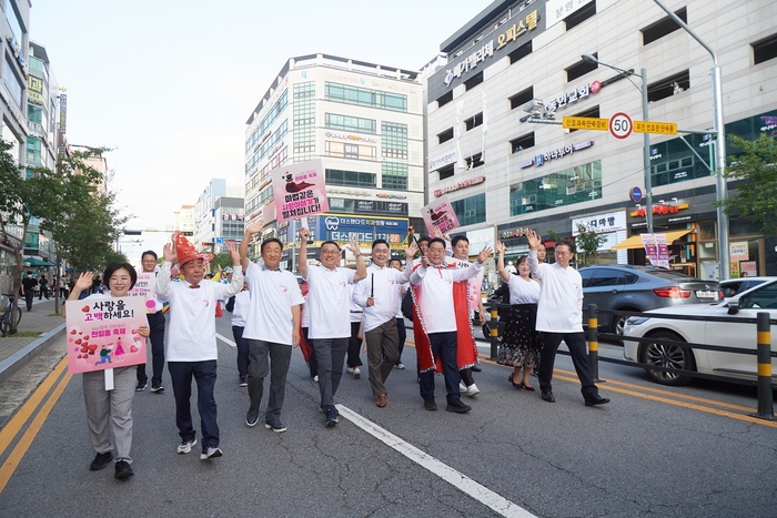 강수현 양주시장 2024년 양주천만송이천일홍축제 플라워 시민 퍼레이드 참가