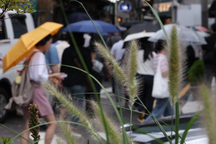 서울 종로구 안국역 일대에서 시민들이 출근 및 이동을 하고 있다.연합뉴스