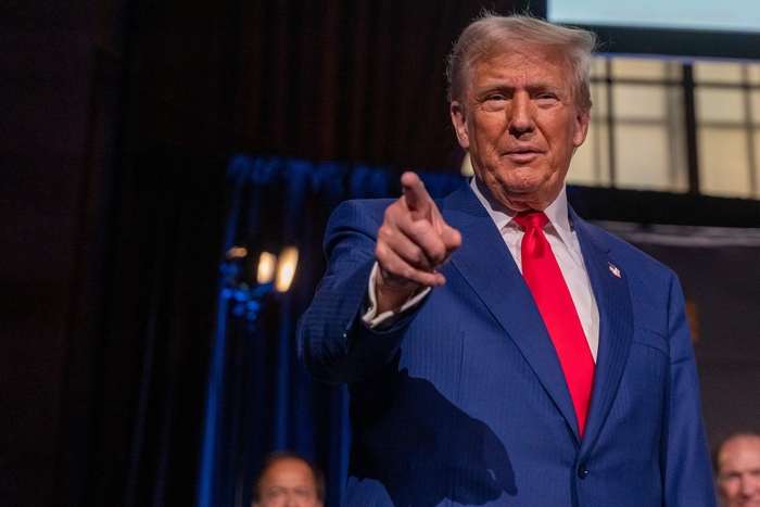 US-DONALD-TRUMP-SPEAKS-AT-THE-ECONOMIC-CLUB-OF-NEW-YORK