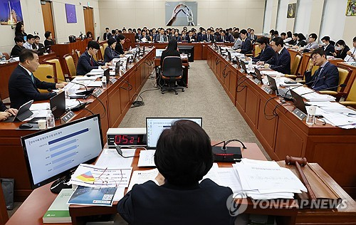 국회 과학기술정보방송통신위원회의 원자력안전위원회 국정감사에 증인으로 출석한 윤태양 삼성전자 부사장이 답변 중인 모습. 사진=연합뉴스