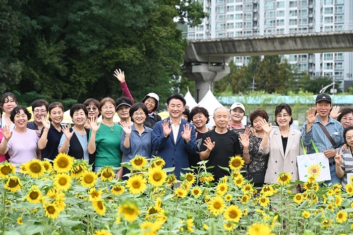 의정부시 신곡새빛정원 달빛 물든 해바라기 행사