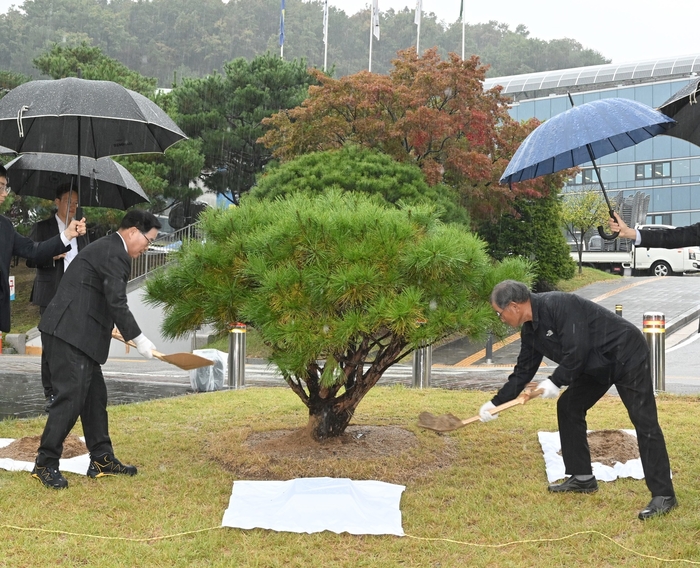 양주시 18일 '시 승격 21주년 기념식수 식재행사' 개최