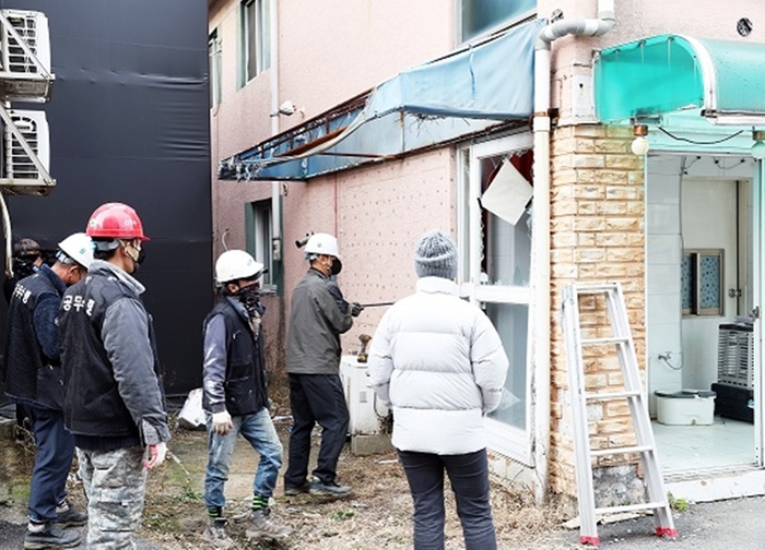 파주시 14~15일 성매매집결지 용주골 불법건축물 4개동 강제철거