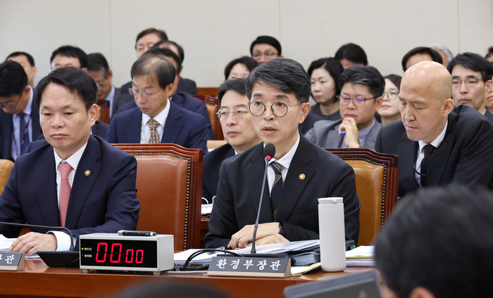 의원 질의에 답변하는 김완섭 환경부 장관