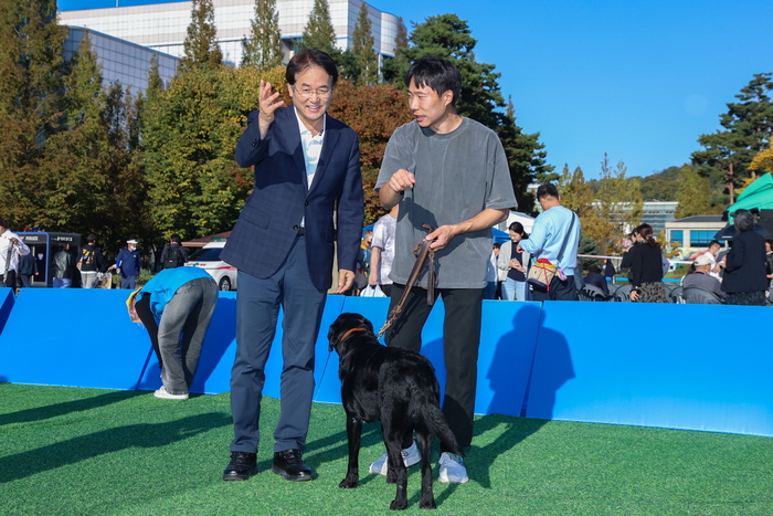 이동환 고양특례시장 26일 2024고양 동물교감치유 문화제 어질리티 설명 청취