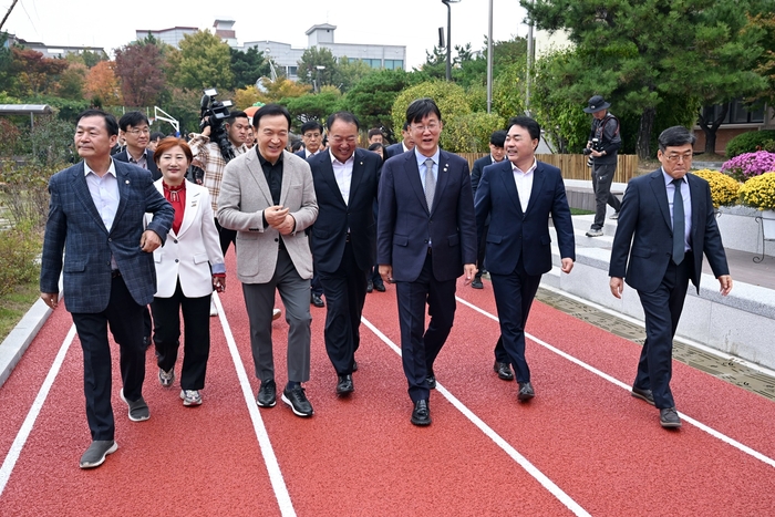 안산시 상록구 소재 송호고에서 '미래형 학교운동장' 개장식 개최