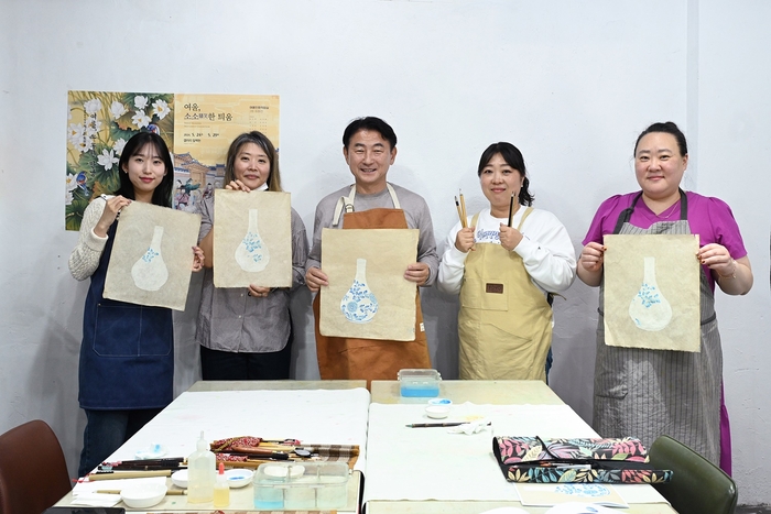 김동근 의정부시장 10월31일 '민생 속으로' 프로그램 일환으로 여울민화 작업실 탐방