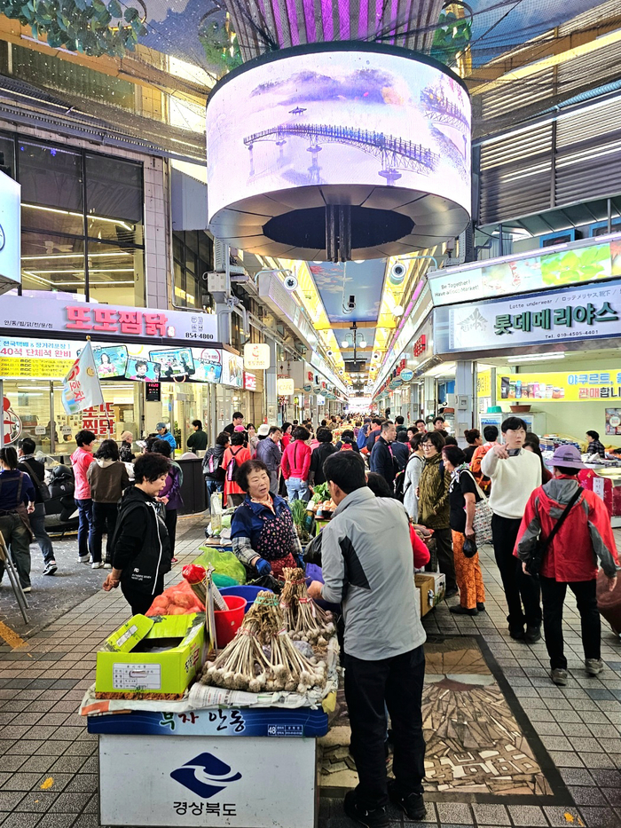 안동시 '전통시장 왔니껴 투어', 가을철 관광객들로 성황