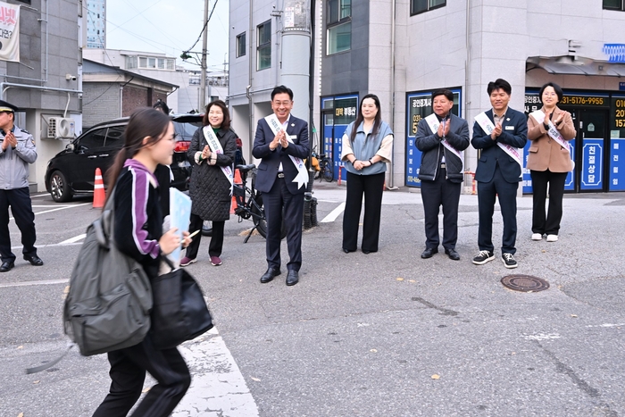 전진선 양평군수 14일 아침 대학수학능력시험 수험생 응원