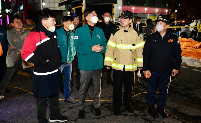 이민근 안산시장 17일 단원구 중앙동 상가 화재현장 긴급 점검