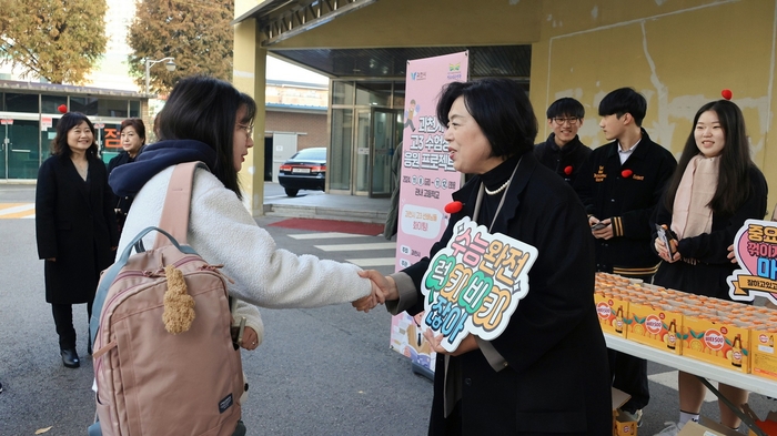 신계용 과천시장 2025학년도 대입 수능시험 수험생 응원전 참석