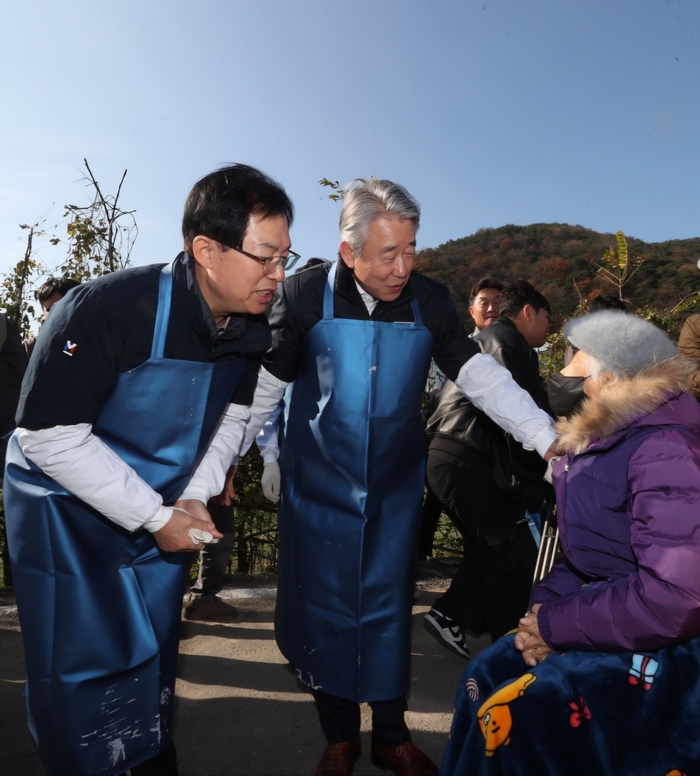 농협 '사랑의 집고치기' 봉사단, 영천 화남리에서 농가 20가구 지원