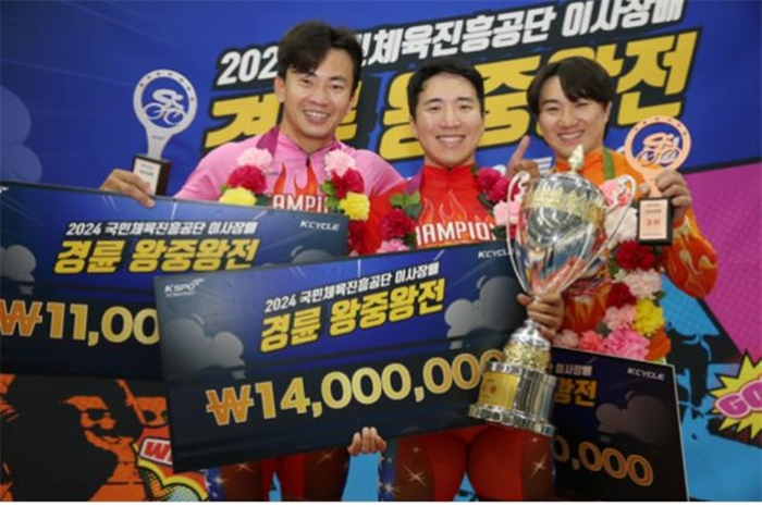 왼쪽부터 2024년 이사장배 왕중왕전 2위 정종진, 1위 임채빈, 3위 전원규