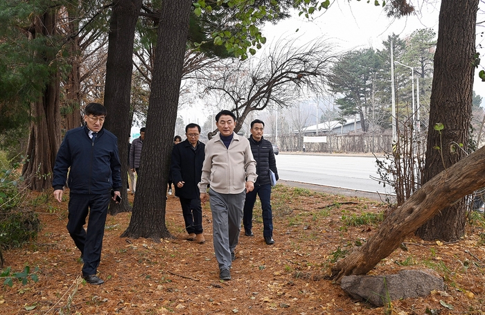 김동근 의정부시장 2일 2025년 맨발걷기길 사업대상지 점검