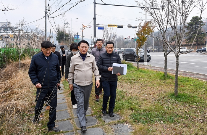 김동근 의정부시장 2일 2025년 맨발걷기길 사업대상지 점검