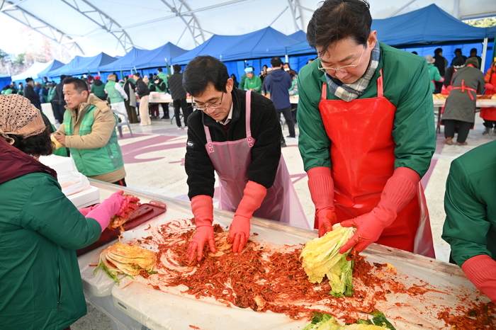 새마을회 김장담그기