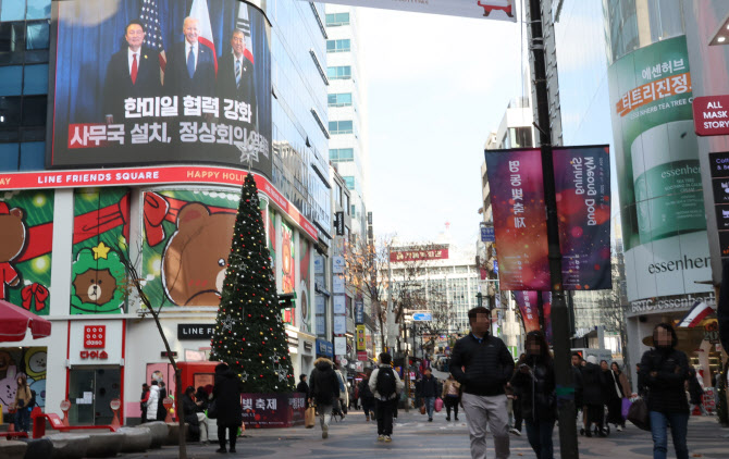 비상계엄 파동 이후 12월 5일 서울 명동일대 모습