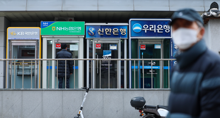 실물카드 없이 QR코드로 ATM 입출금 가능