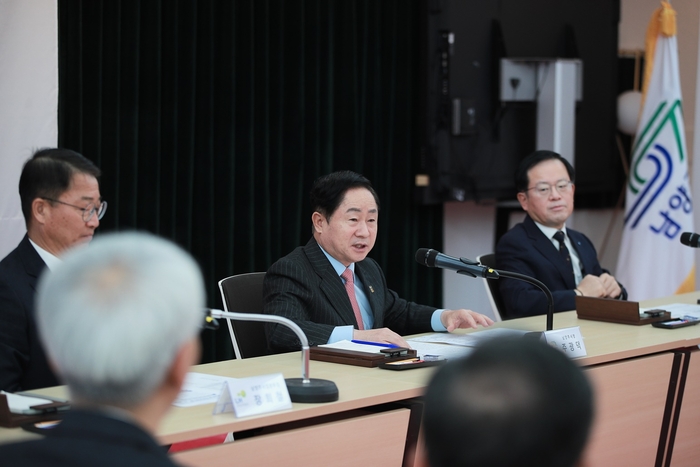 주광덕 남양주시장(가운데) 23일 남양주시-㈜우리은행-한국토지주택공사(LH) '디지털 유니버스' 건립 업무협약식 주재