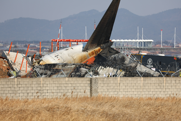 무안공항 충돌폭발 항공기 잔해