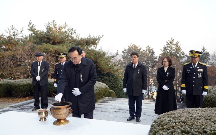 윤병태 나주시장, 2025년도 시무식 취소…순국선열 기리며 새해 업무 시작