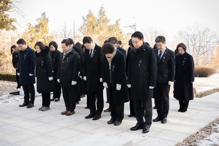 제9대 남양주시의회 2일 현충탑 참배