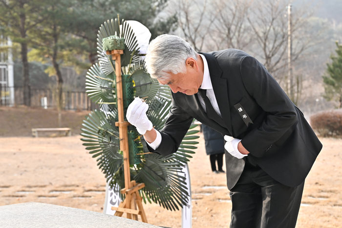 충혼탑 참배