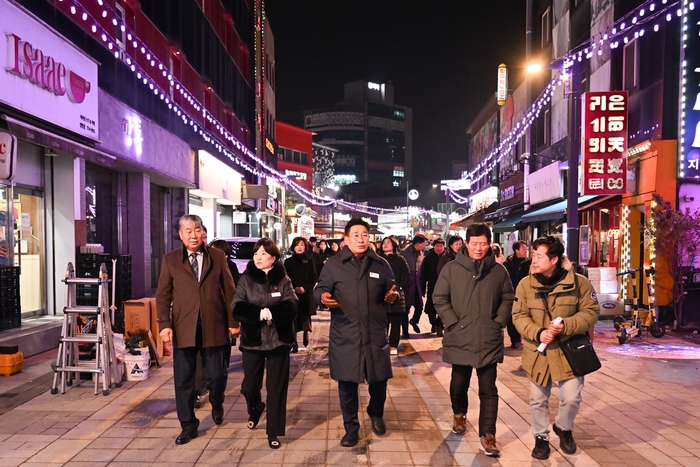 양평군 6일 양평물맑은시장 일원 양평물맑은 빛거리 조성 점등식 개최